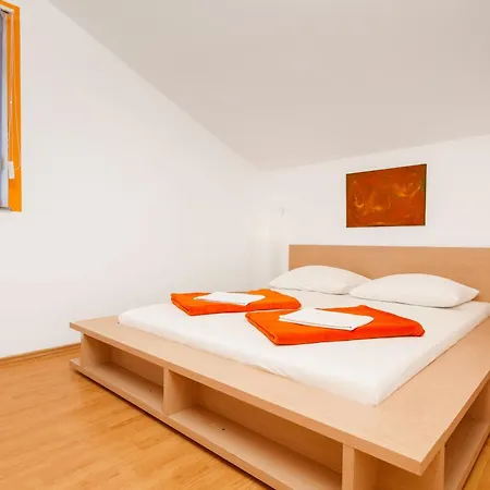 Mit Jacuzzi, Garten Und Parkplatz * Liznjan