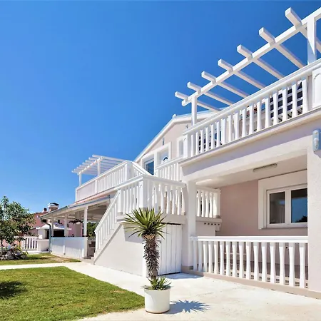 Apartment Mit Jacuzzi, Garten Und Parkplatz *