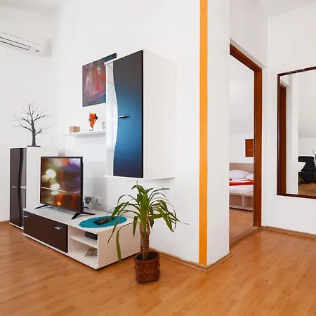 Apartment Mit Jacuzzi, Garten Und Parkplatz Liznjan