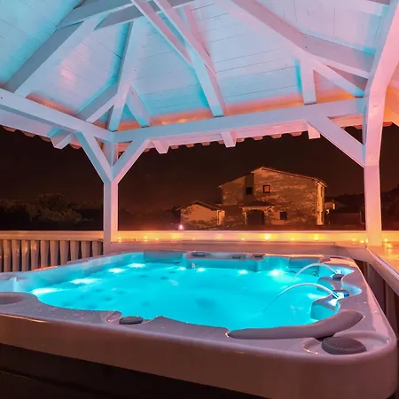 Mit Jacuzzi, Garten Und Parkplatz *