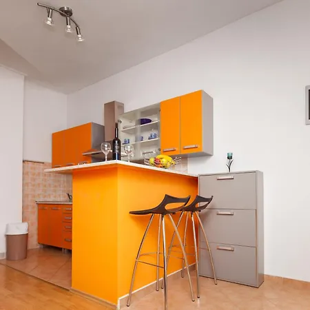 Apartment Mit Jacuzzi, Garten Und Parkplatz
