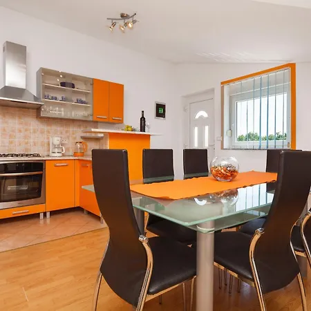 Mit Jacuzzi, Garten Und Parkplatz Apartment