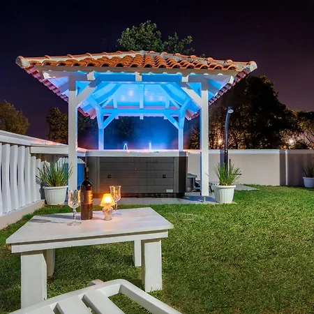Mit Jacuzzi, Garten Und Parkplatz Apartment