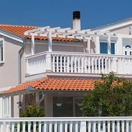 Apartment Mit Jacuzzi, Garten Und Parkplatz *