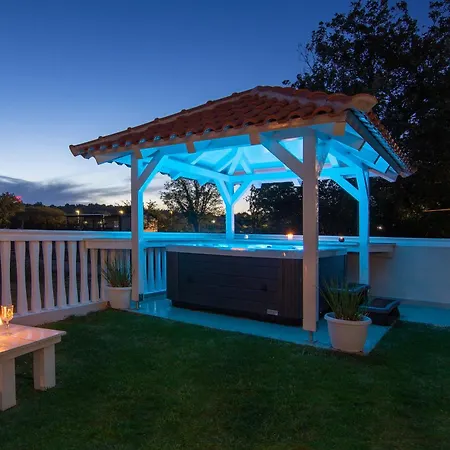 Mit Jacuzzi, Garten Und Parkplatz Appartement *