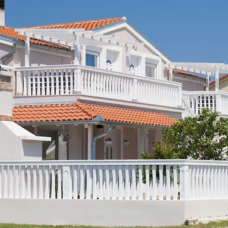 Mit Jacuzzi, Garten Und Parkplatz Appartement Ližnjan